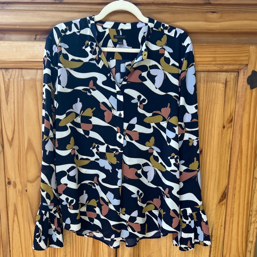 Ann Taylor Navy Butterfly Print Blouse Pleated Ruffle Cuff Top Large